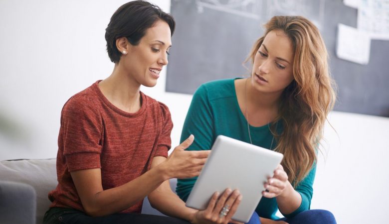 equipe discutindo sobre geração de leads